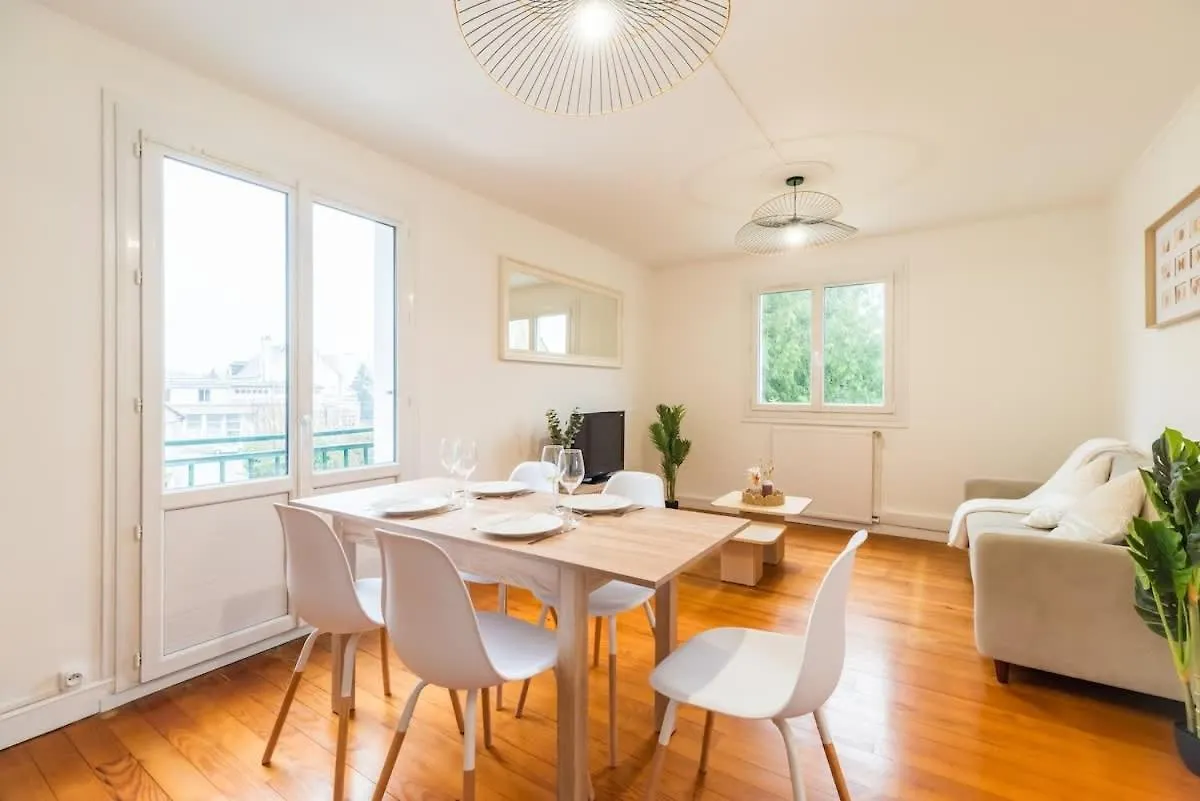 Superbe Appartement 4 Chambres A Guingamp 0*,